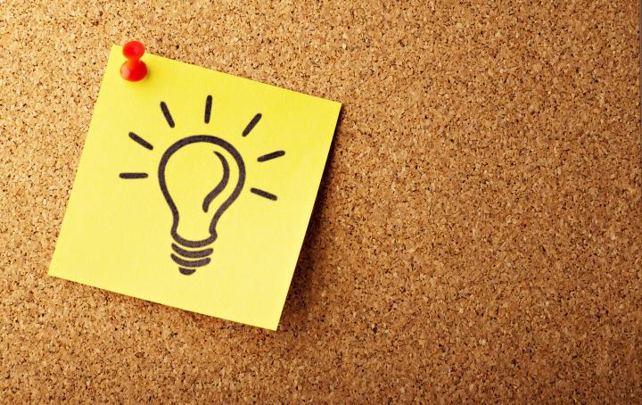 Lightbulb drawing on a post it note